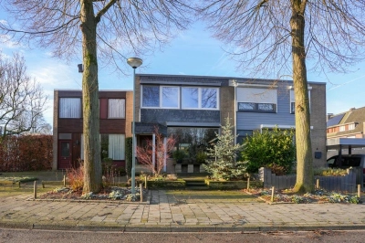 Spoorstraat 27
